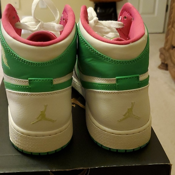 Girls jordans - Picture 1 of 9